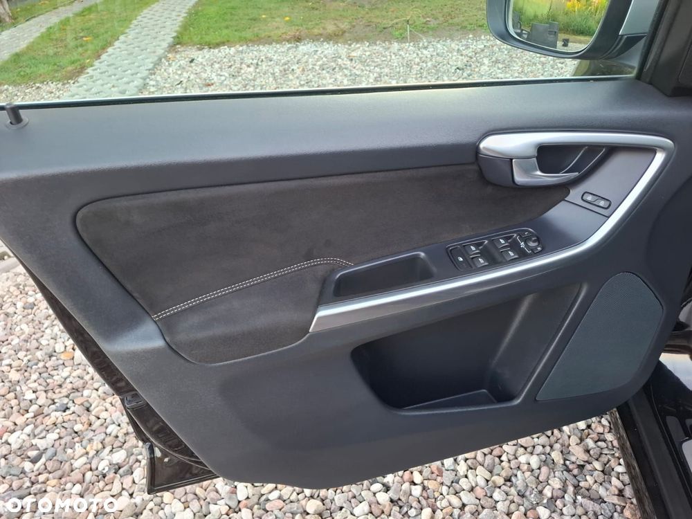 Volvo XC 60 D4 Drive-E R-Design Momentum - 18
