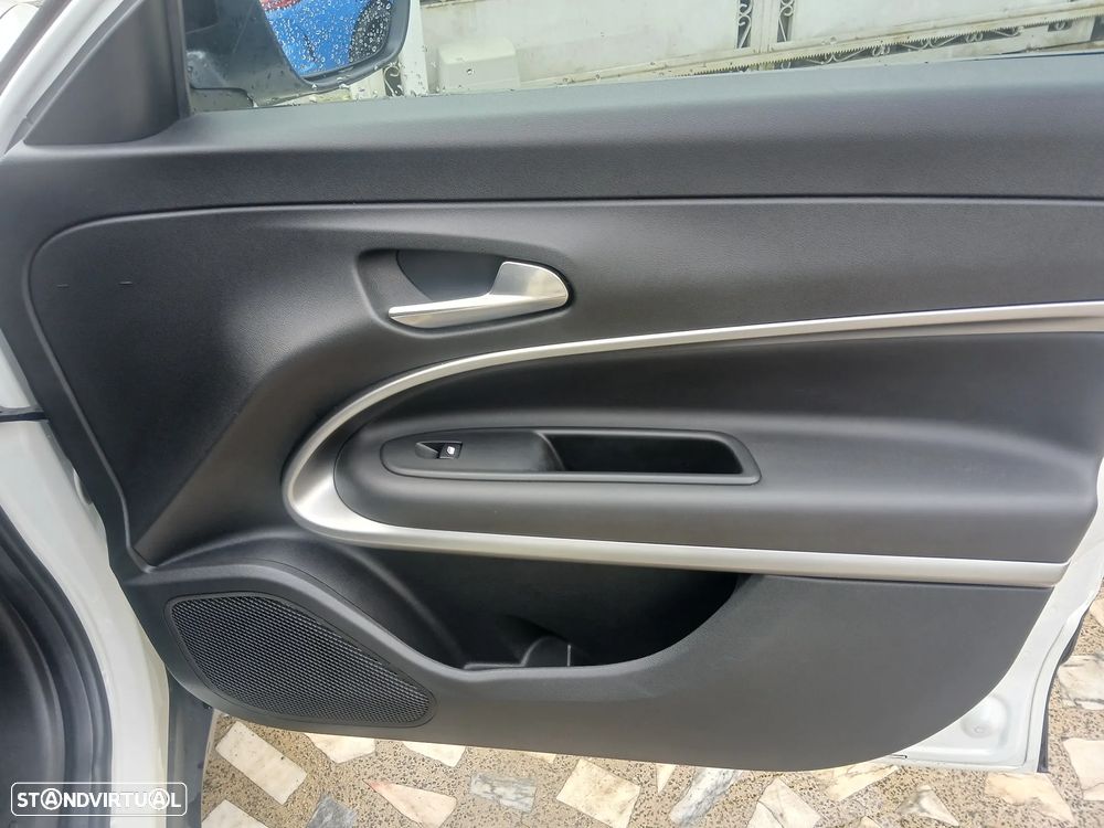 Jeep Avenger 1.2 e-Hybrid Altitude DCT - 25