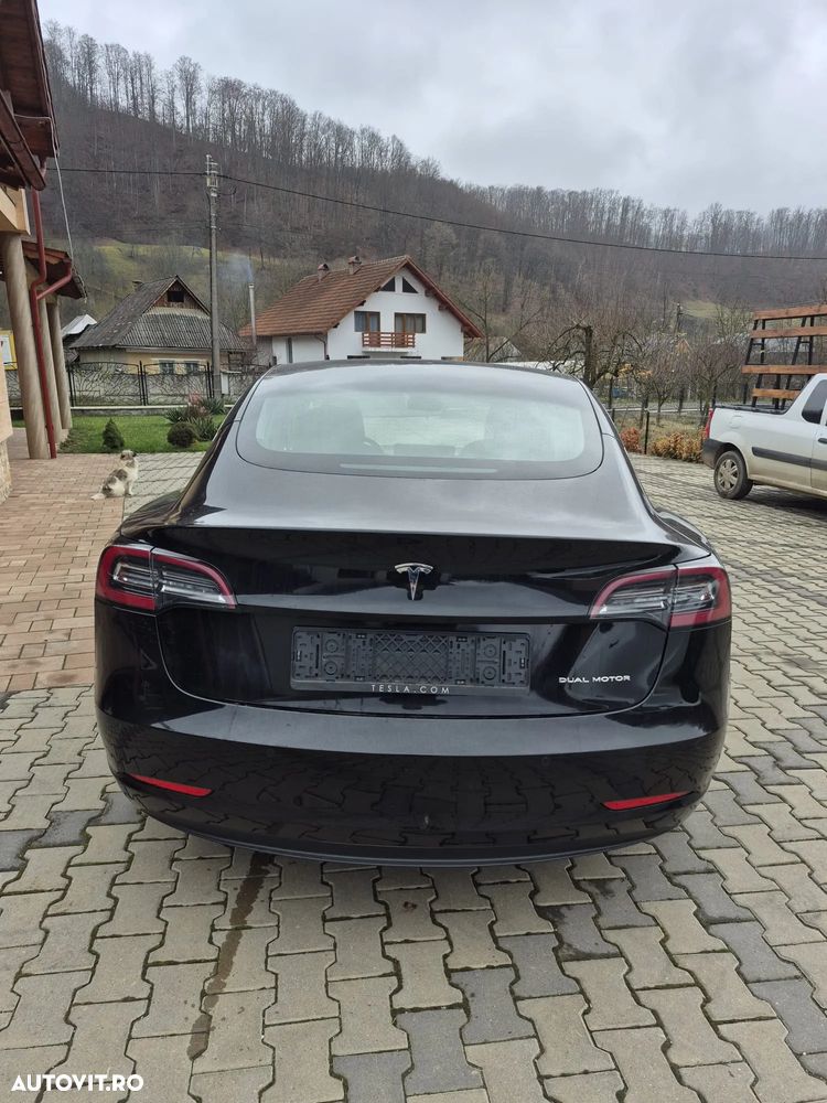 Tesla Model 3 - 5