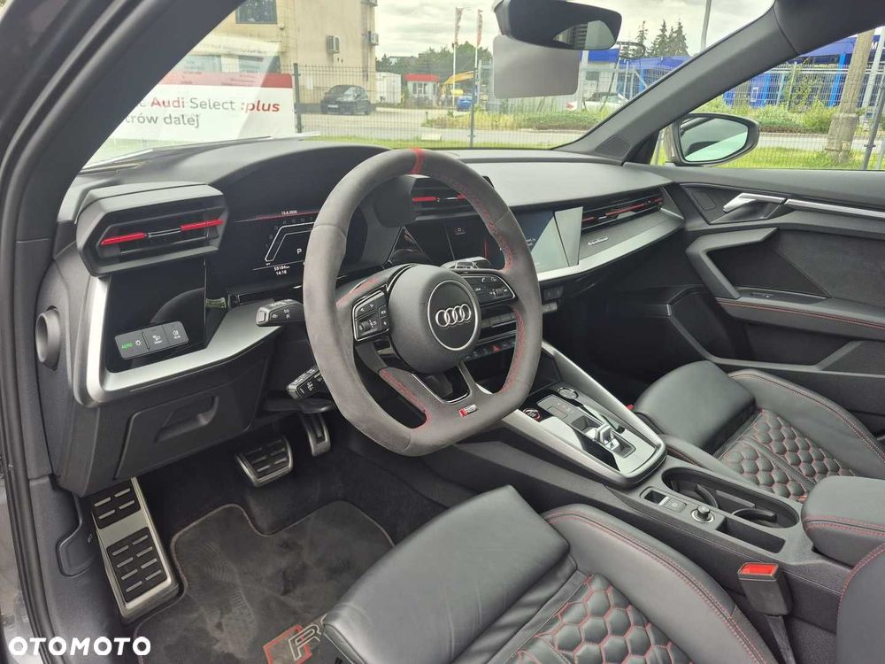 Audi RS3 Limousine - 12