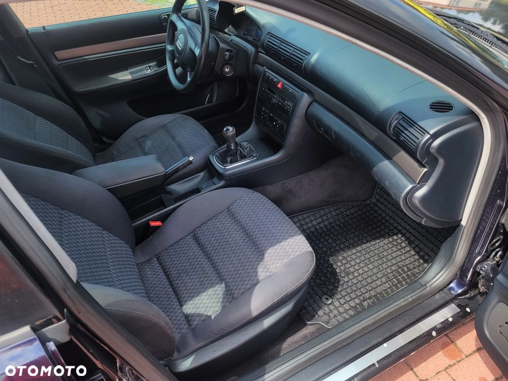 Audi A4 Limousine 1.6 - 9