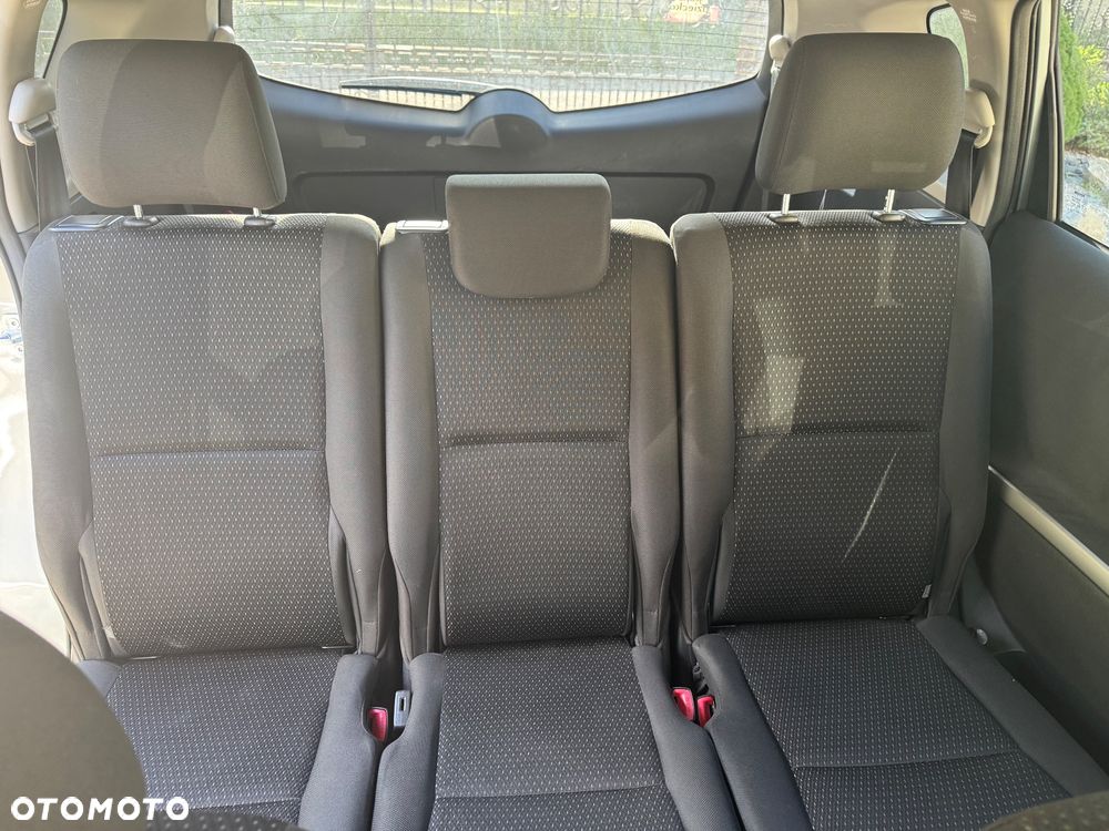 Toyota Corolla Verso 2.2 D-4D - 13