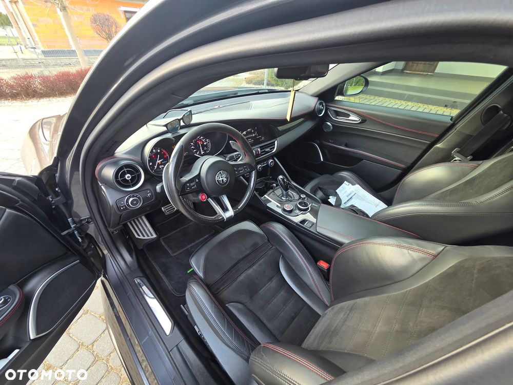 Alfa Romeo Giulia 2.9 V6 Bi-Turbo AT8 Quadrifoglio - 17