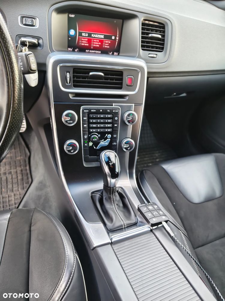 Volvo V60 D4 R-Design - 5