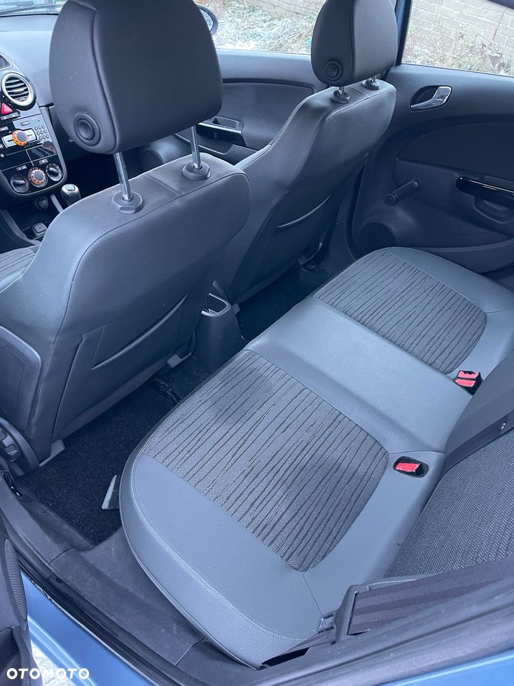 Opel Corsa 1.2 16V Essentia - 13