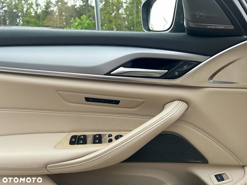 BMW Seria 5 520d xDrive - 29