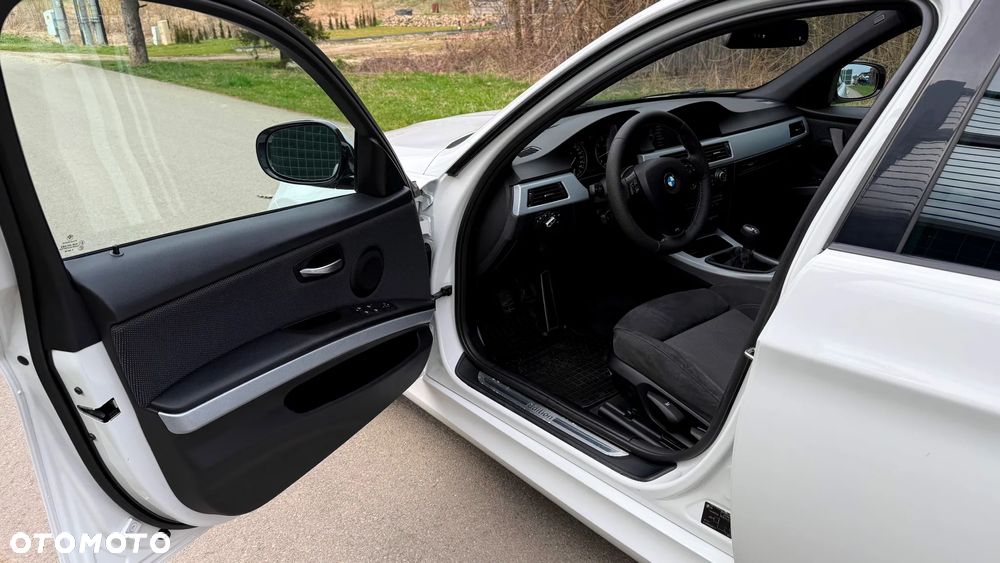 BMW Seria 3 318i Edition Sport - 13