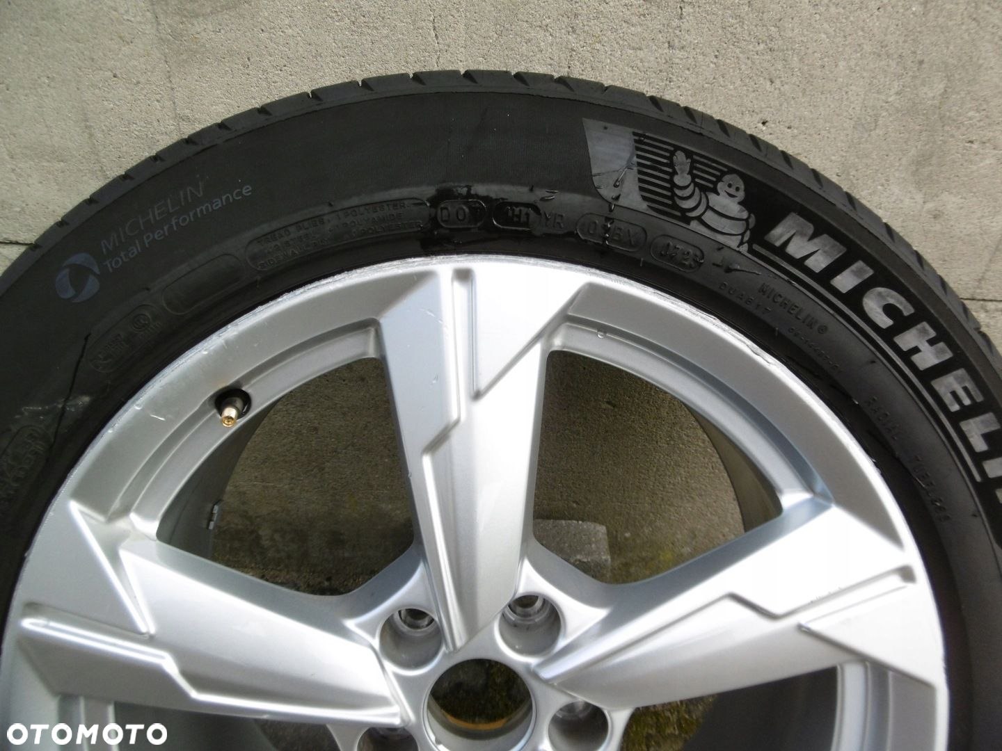 AUDI A6 C8 4K0 8Jx18H2 5x112 ET39 - felga oryginał - 2