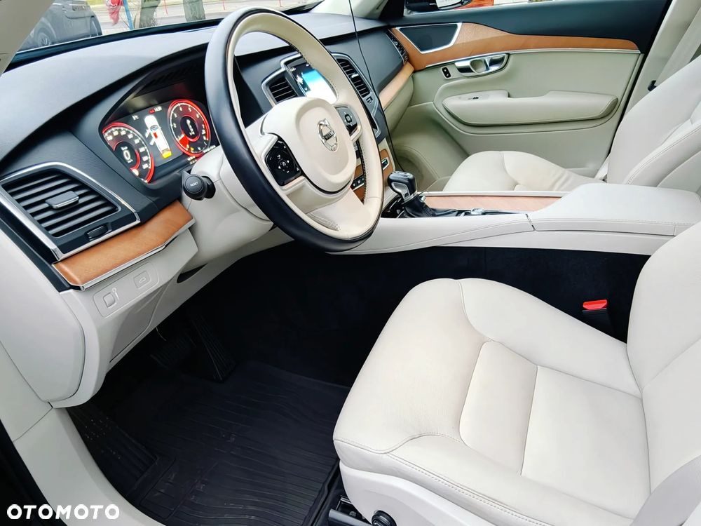 Volvo XC 90 T6 AWD Geartronic Momentum - 25