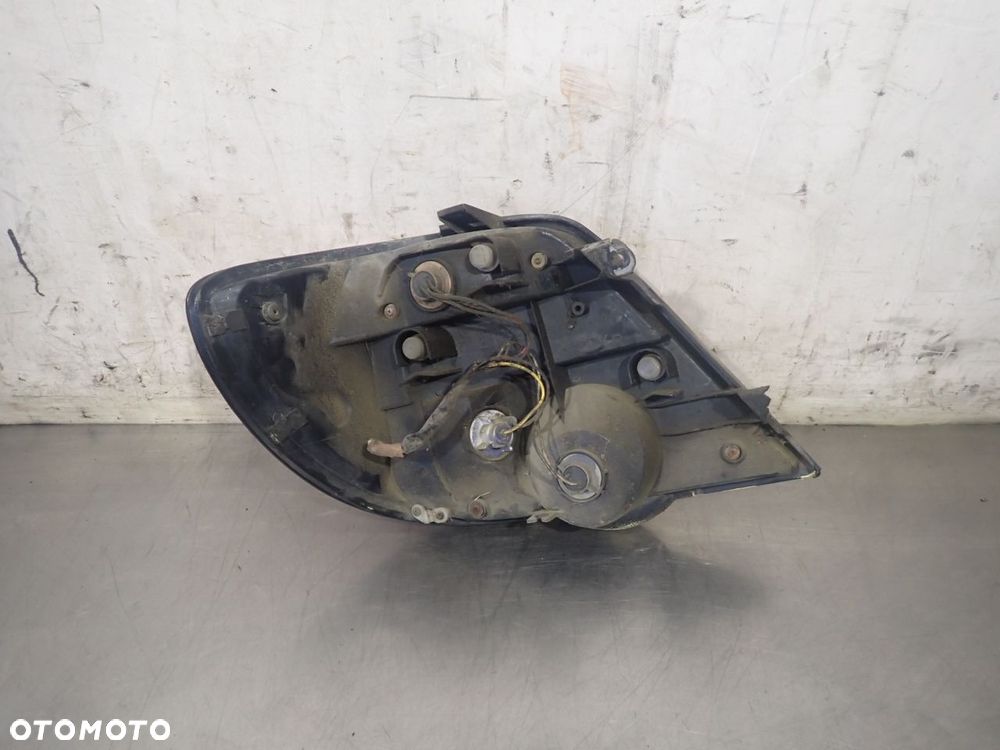 LAMPA PRAWA TYLNA SUBARU IMPREZA GX - 3