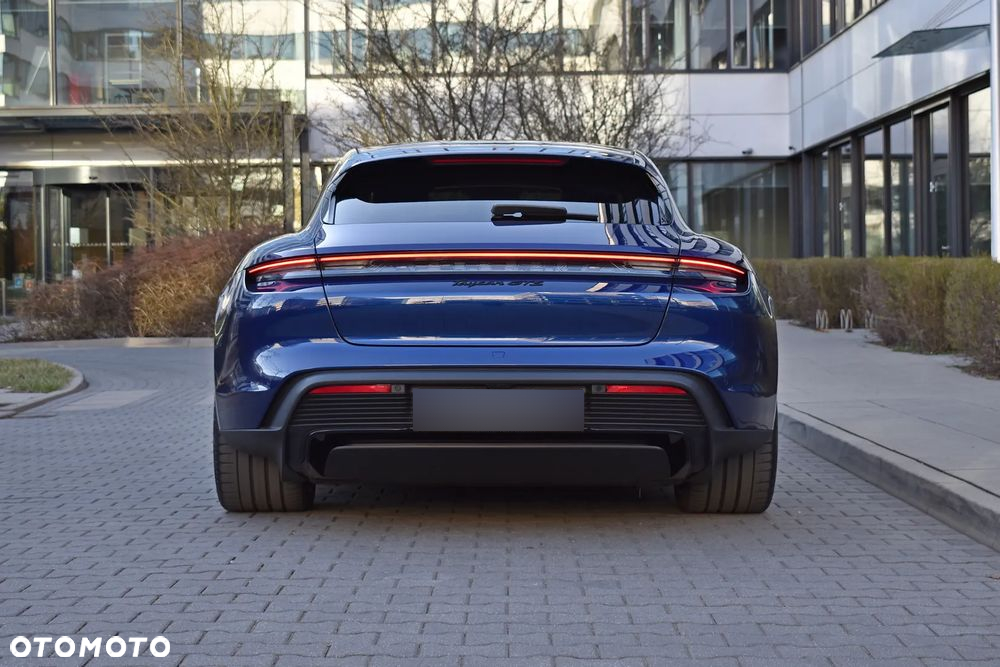 Porsche Taycan GTS Sport Turismo - 9