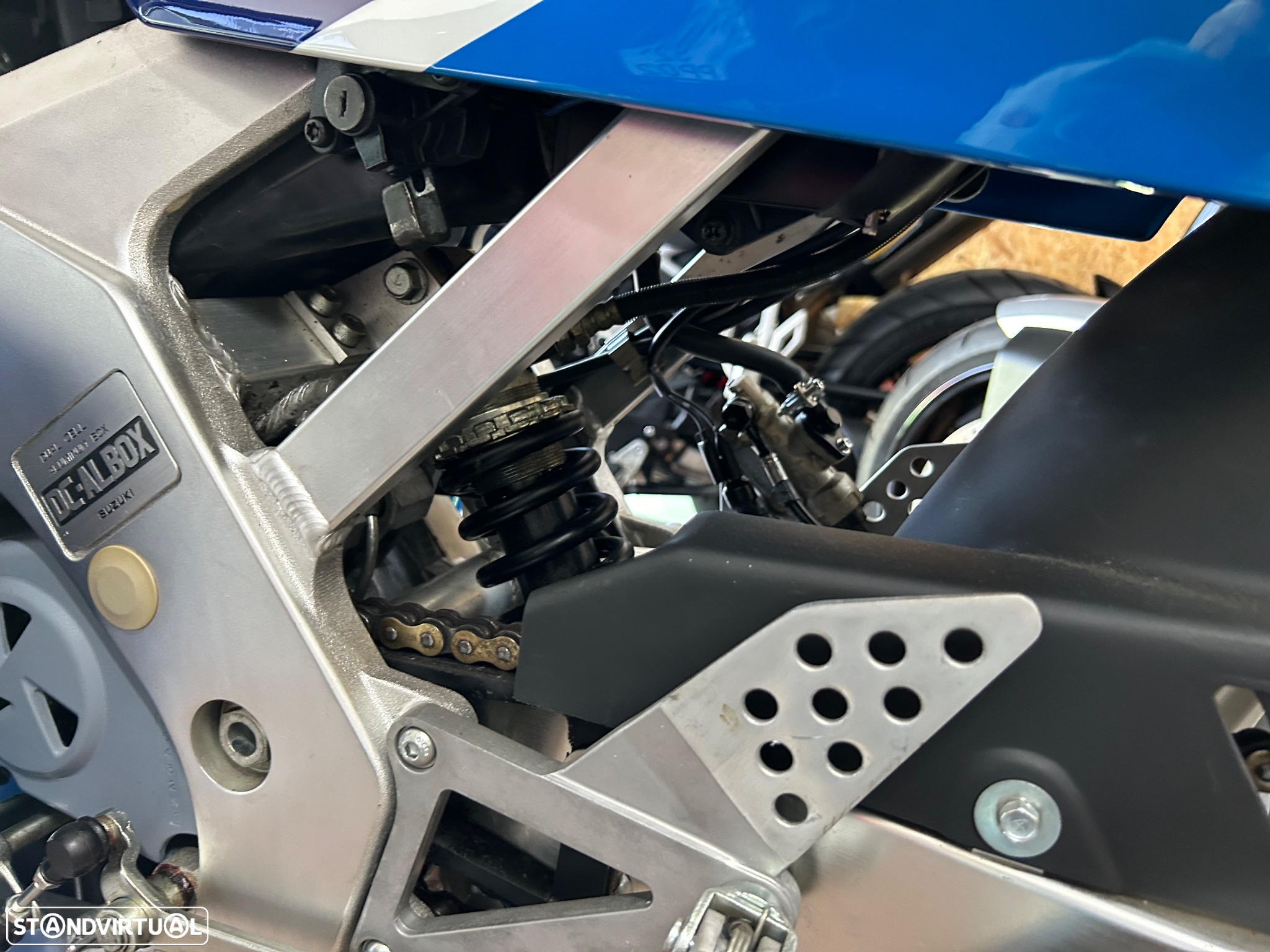 Suzuki RGV 250 VJ 21 - 8