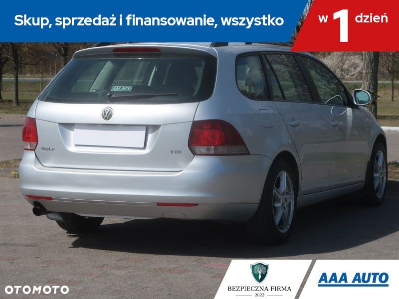 Volkswagen Golf - 6