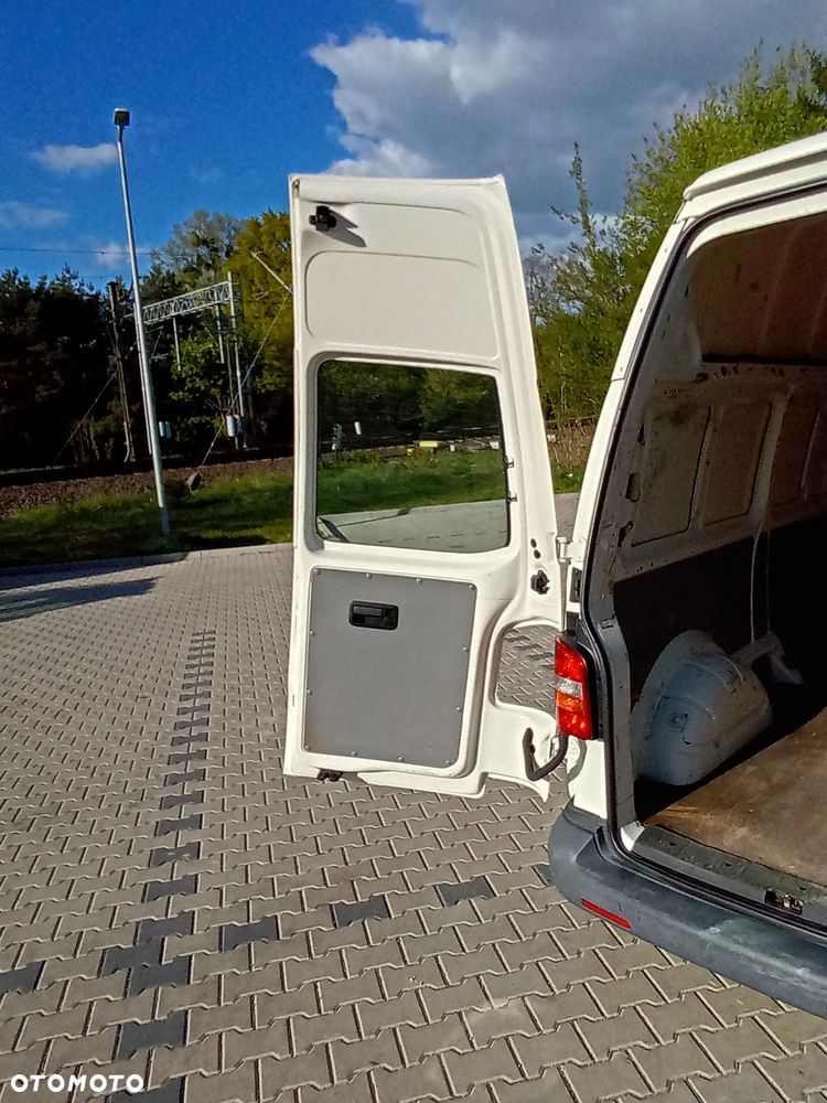 Volkswagen TRANSPORTER T5 XI.2009r. MAX WYSOKI 1,9 TDI 102KM KLIMATYZACJA NOWE SPRZĘGŁO I ROZRZĄD PRZEGLĄD NA ROK ZERO RDZY 3 OSOBOWY STAN TECHNICZNY WZOROWY ŁADOWNOŚĆ 1385 KG BEZWYPADKOWY VAT1 ELEKTR. SZYBY I LUSTERKA - 22