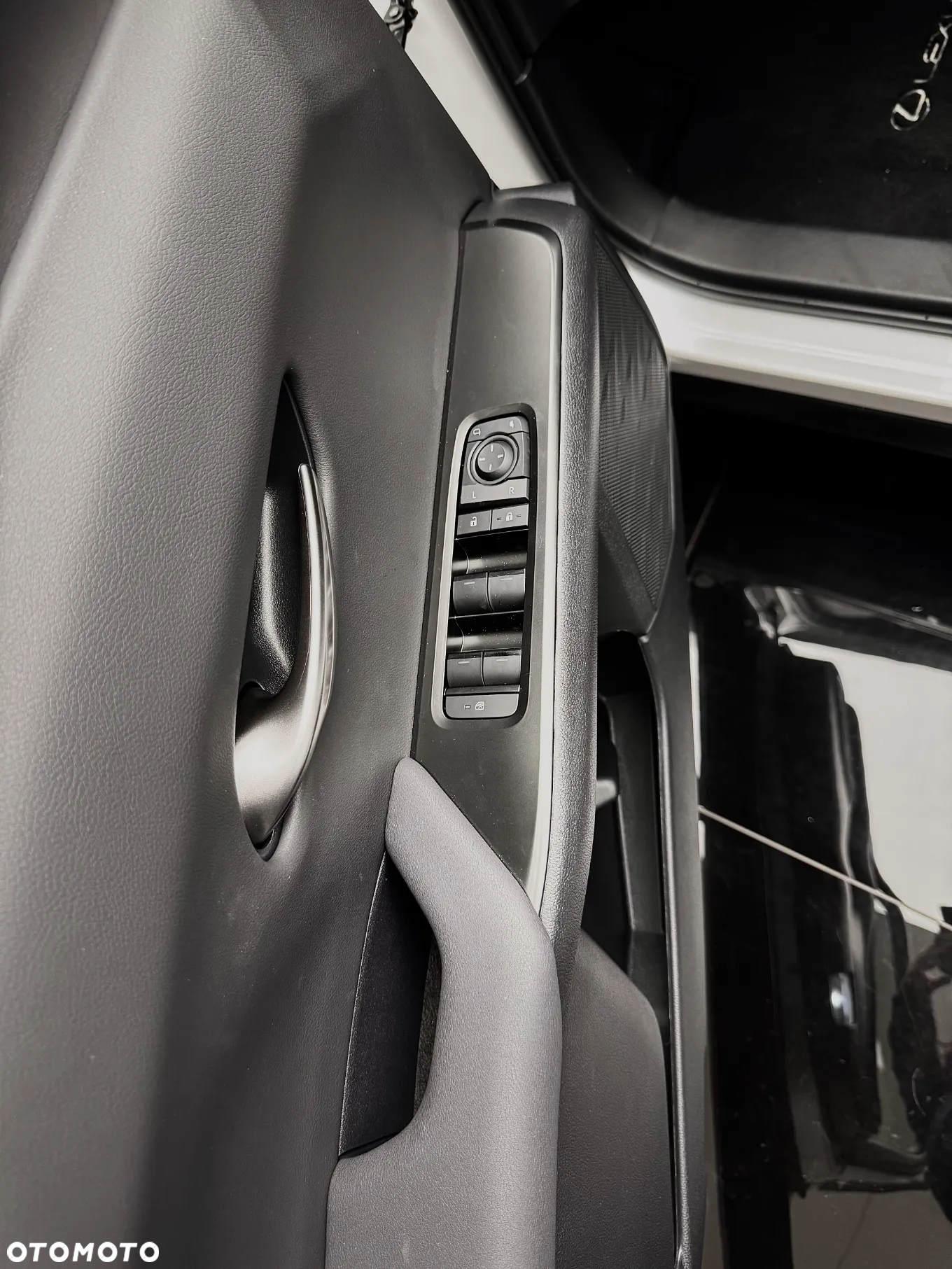 Lexus UX - 19