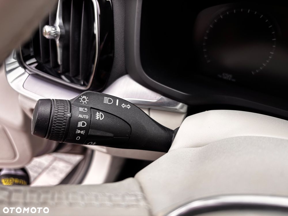 Volvo S60 T6 AWD Momentum Pro - 26