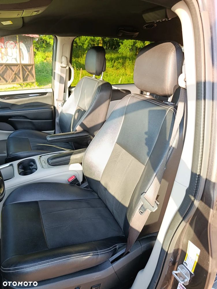 Dodge Grand Caravan - 16
