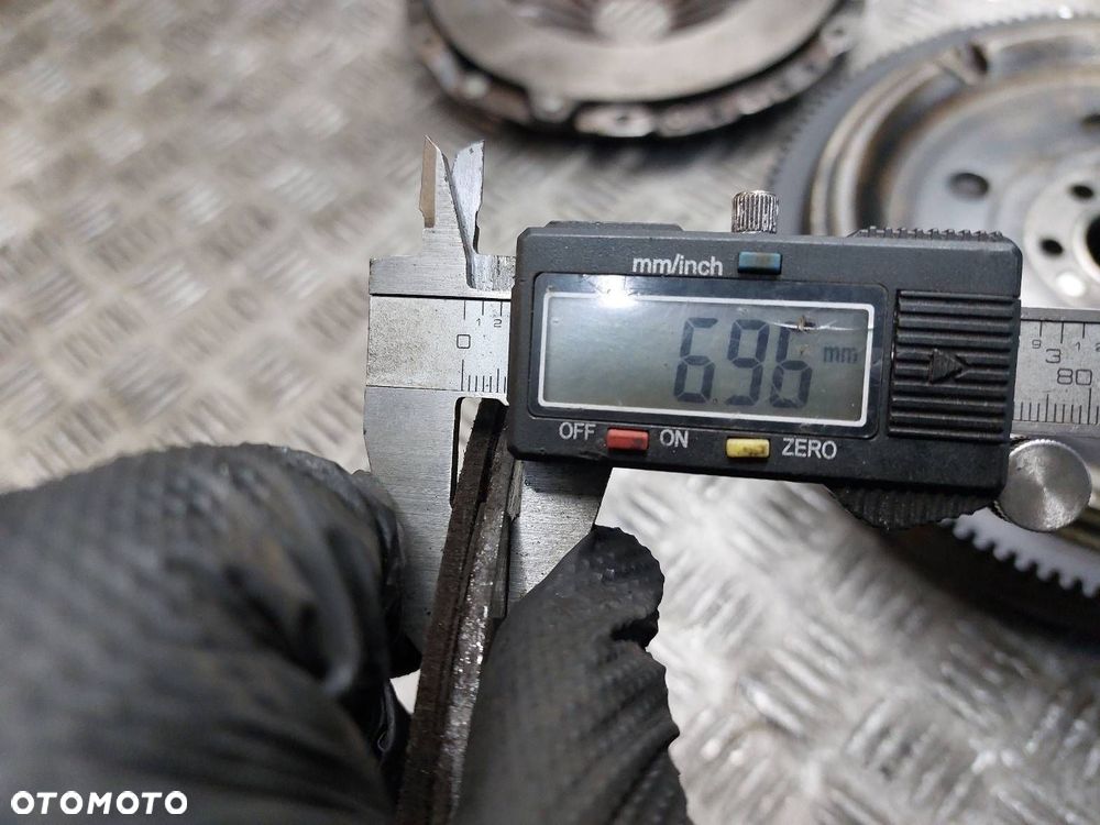 KOŁO DWUMASOWE + TARCZA + DOCISK + ŁOŻYSKO OPOROWE AUDI A4 B5 1.9 TDI - 13