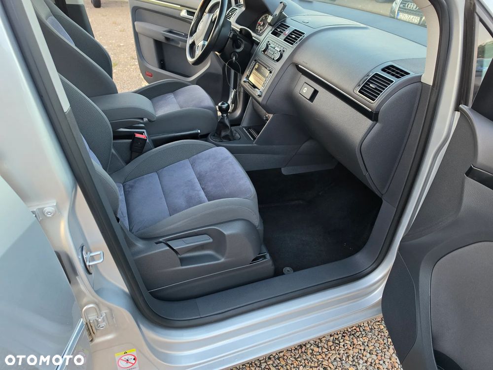 Volkswagen Touran 2.0 TDI Highline - 16