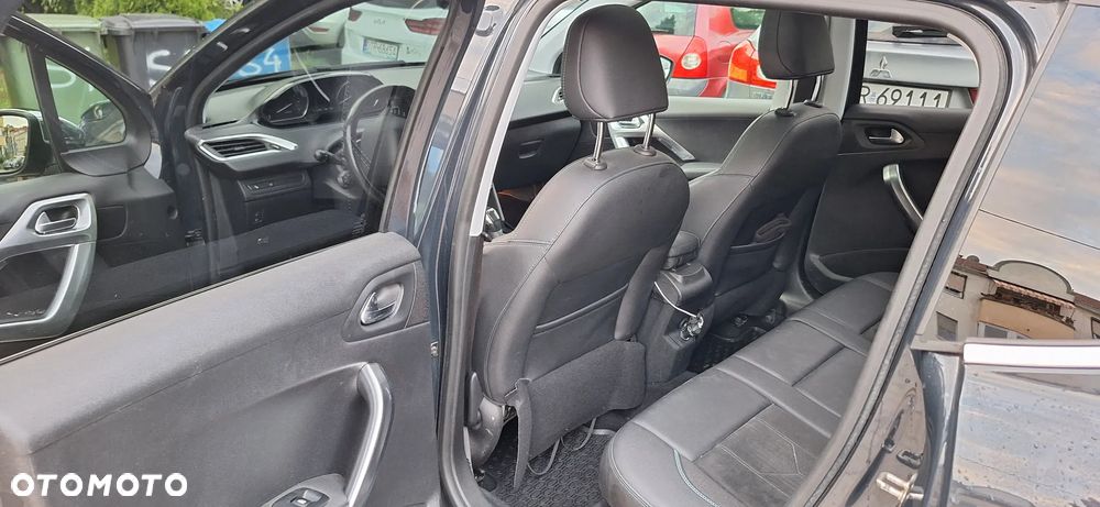 Peugeot 2008 1.2 Pure Tech Active S&S - 11