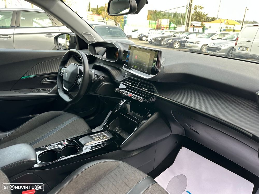 Peugeot 2008 PureTech 130 EAT8 Allure - 17