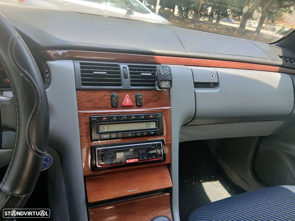 Mercedes-Benz E 220 D Classic - 10