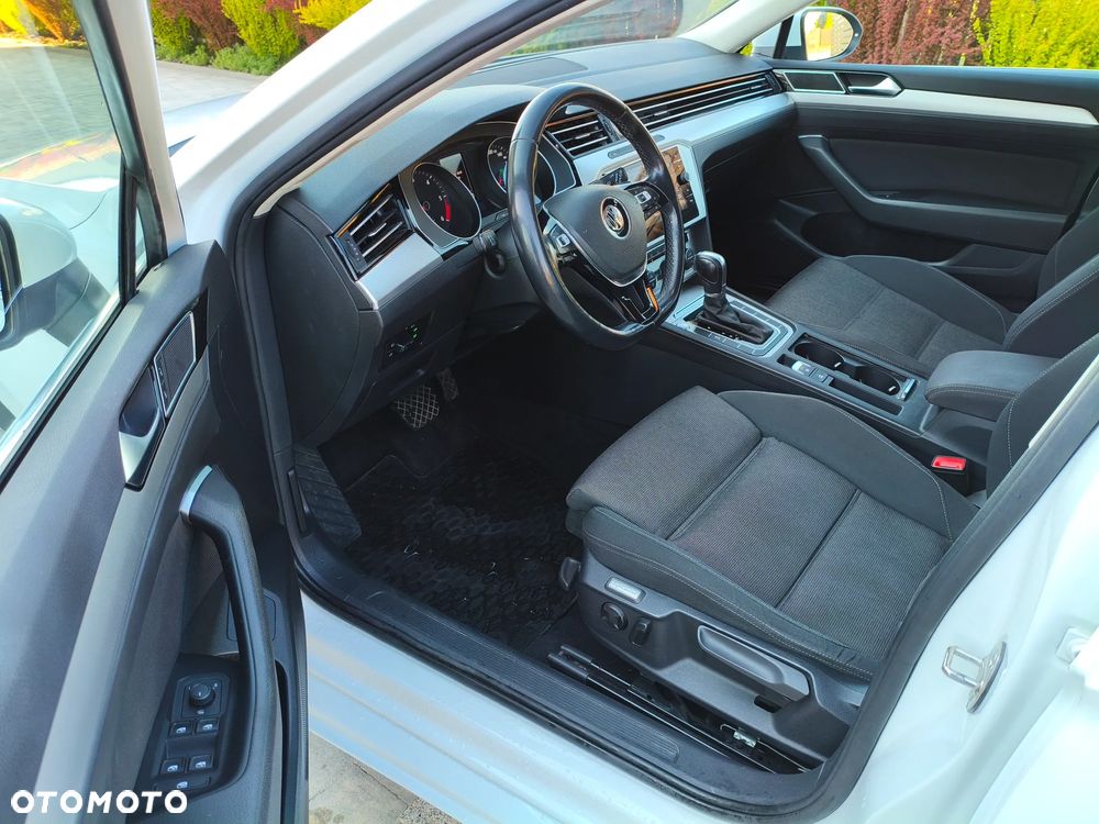 Volkswagen Passat 2.0 TDI SCR Comfortline DSG - 12