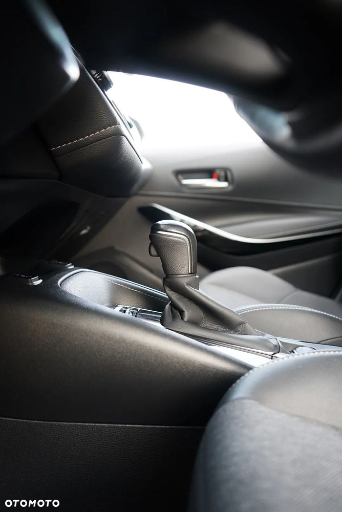 Toyota Corolla 2.0 Hybrid Style - 29