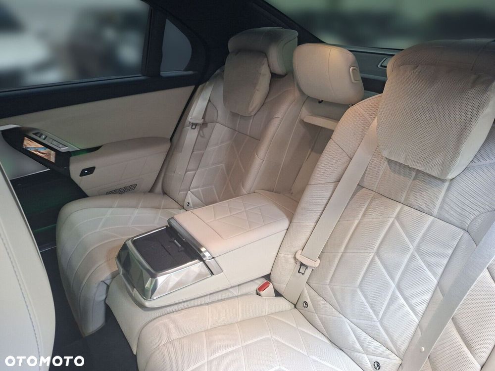 BMW Seria 7 - 17