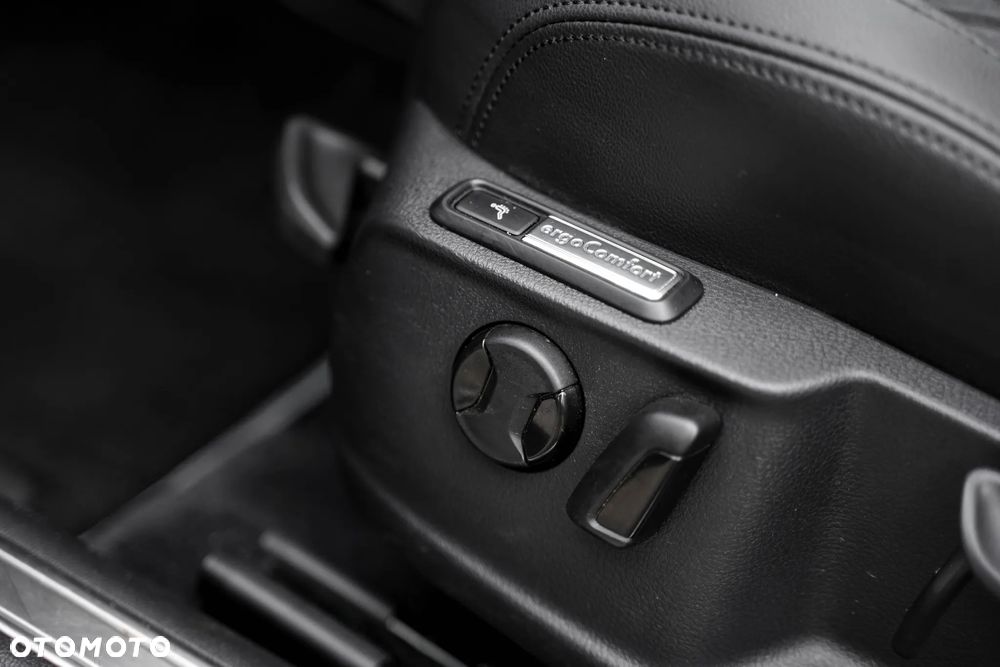 Volkswagen Passat 2.0 TDI SCR DSG Highline - 18