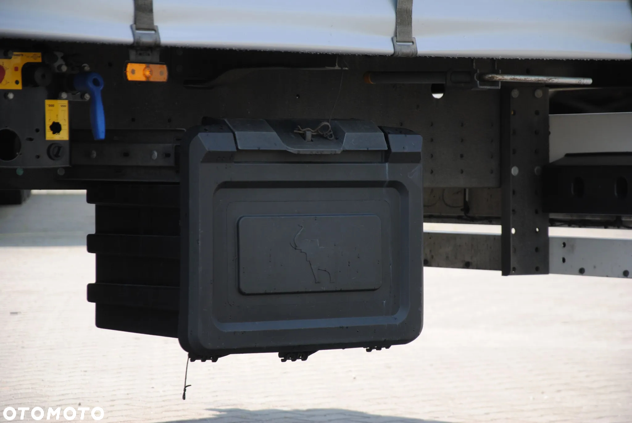 Schmitz Cargobull SCS kurtyna, podnoszona oś - 12
