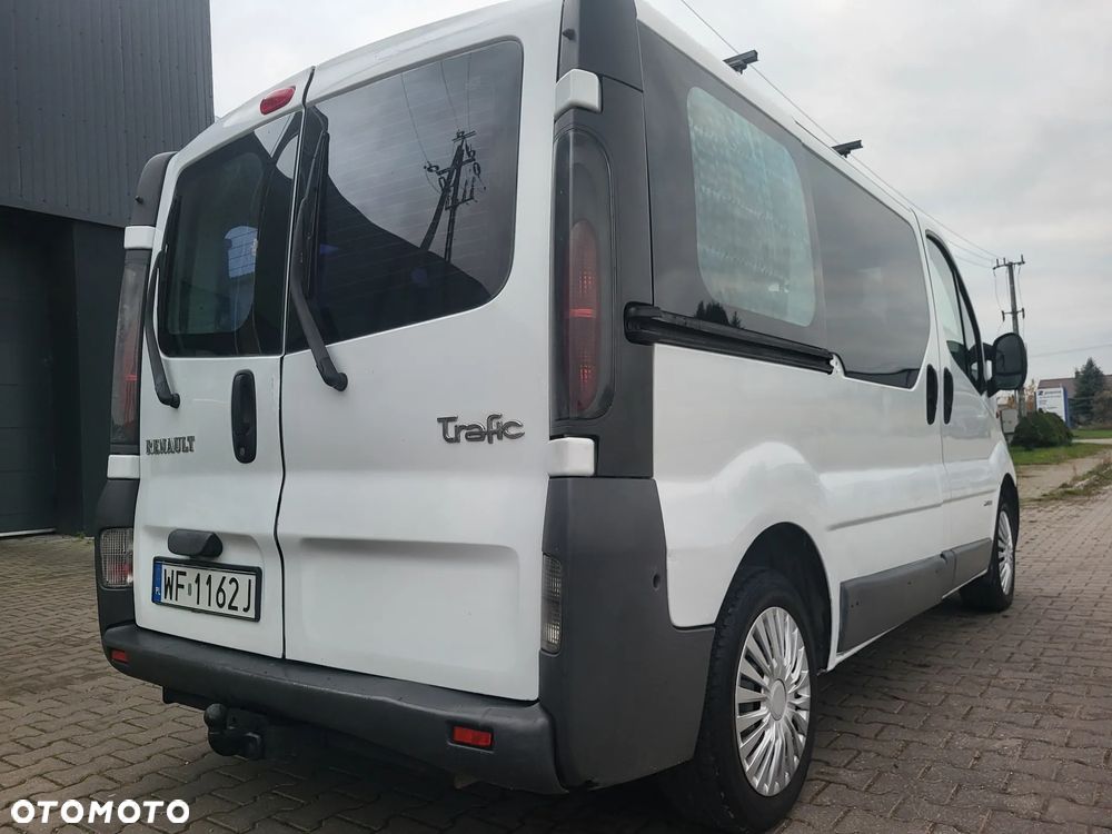 Renault Trafic Passenger - 22