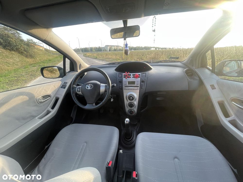 Toyota Yaris 1.3 Luna A/C - 12