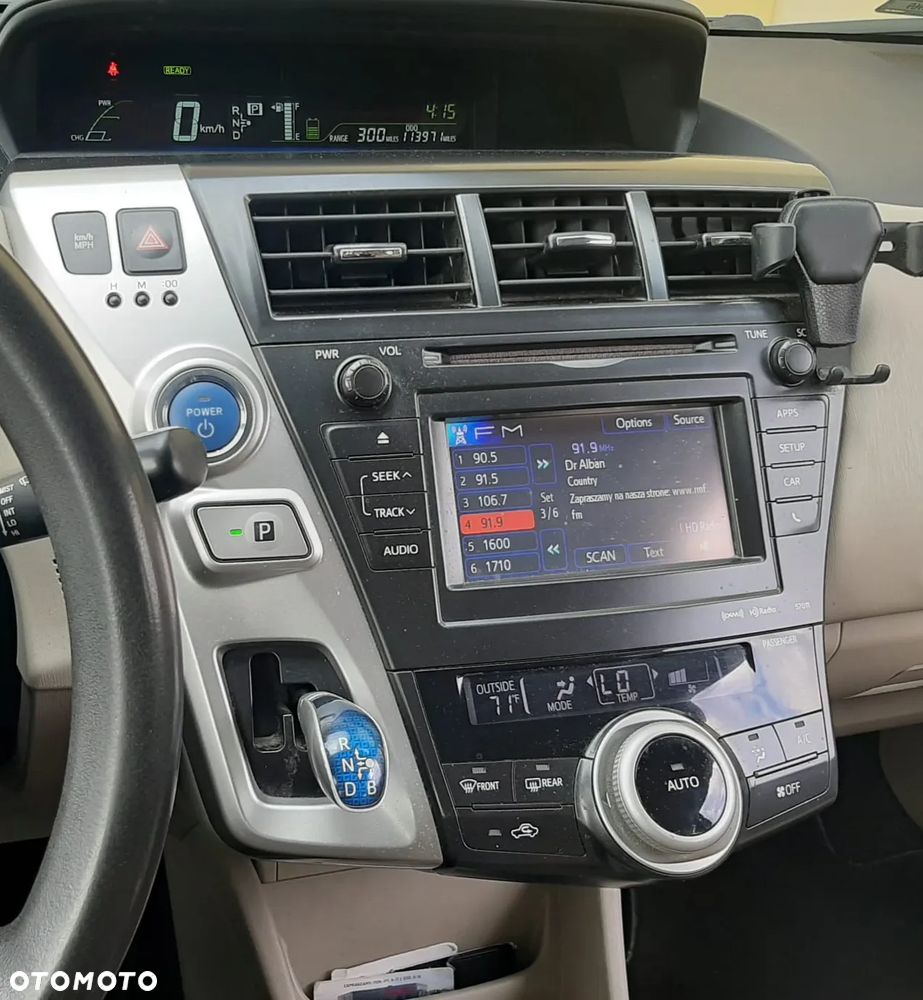 Toyota Prius+ ver--hybrid-life - 10
