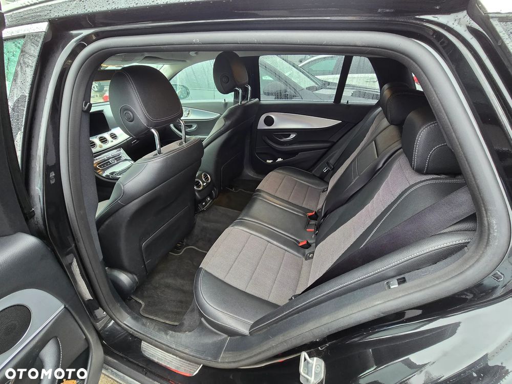 Mercedes-Benz Klasa E 220 d 4-Matic All-Terrain - 13