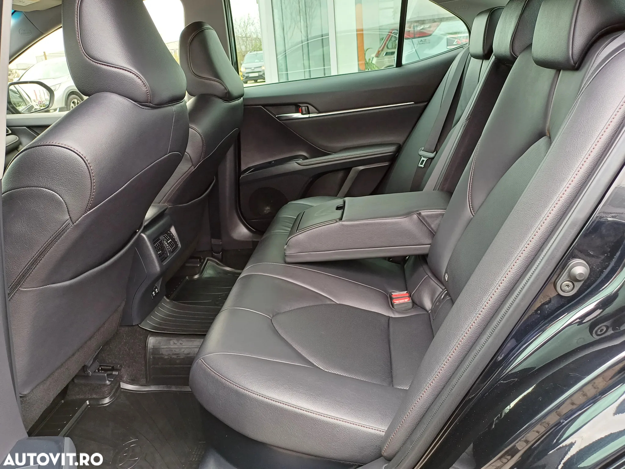 Toyota Camry 2.5 Hybrid Business - 10