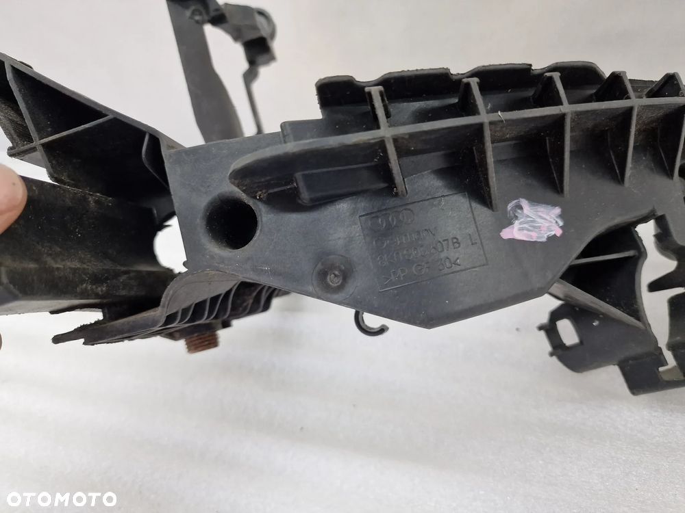 AUDI A4 B8 LIFT 11- LEWY ŚLIZG POD LAMPE /  MOCOWANIE LAMPY , NR 8K0805607B , NR AUKCJI SL56 - 19