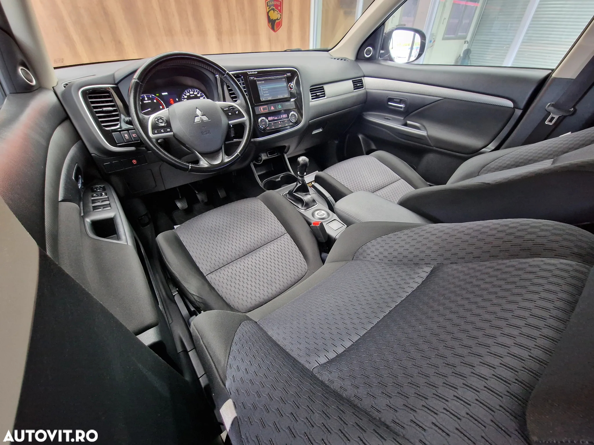 Mitsubishi Outlander - 16