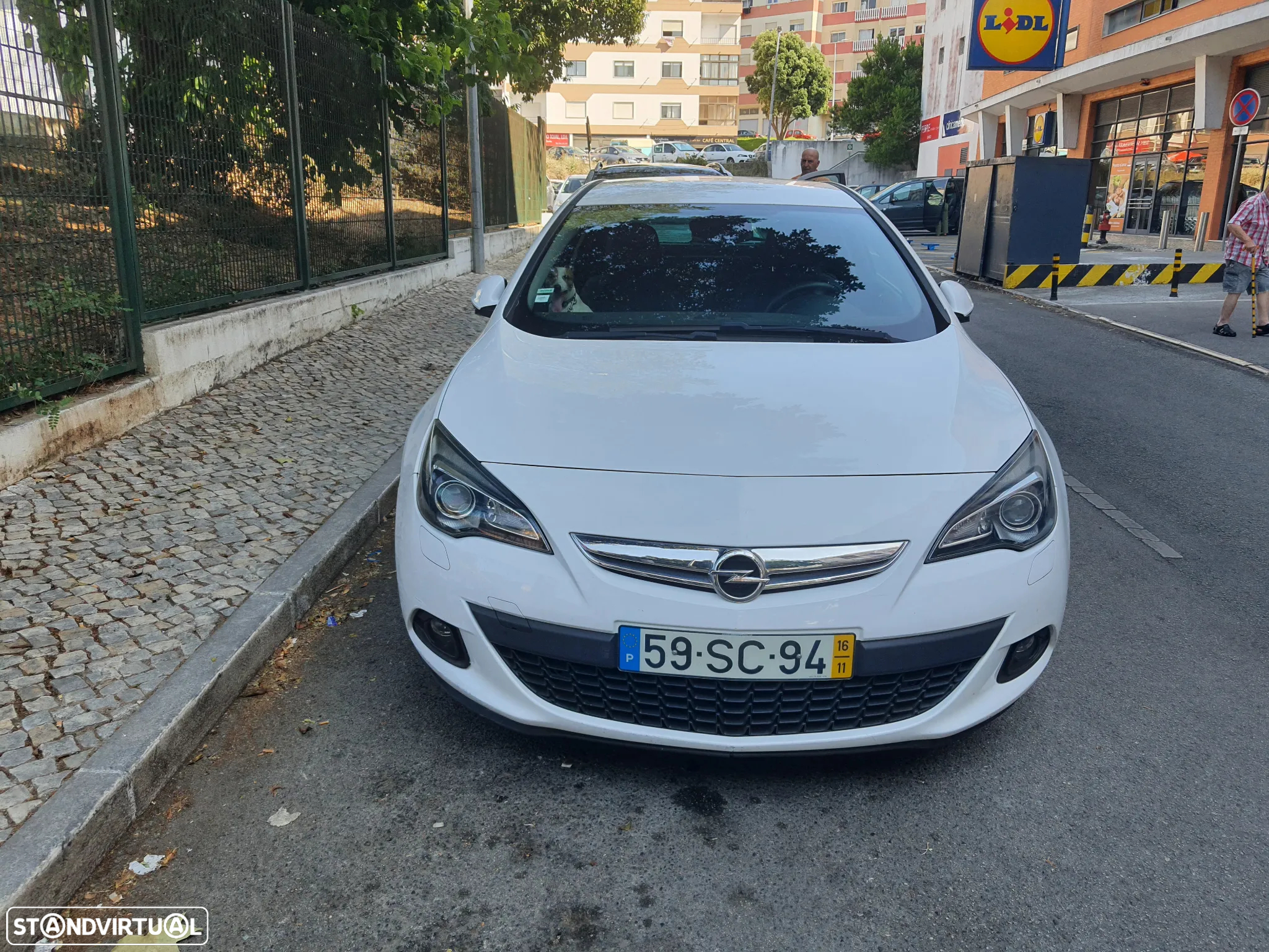 Opel Astra GTC - 10