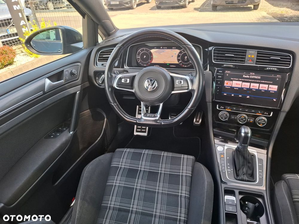 Volkswagen Golf - 11