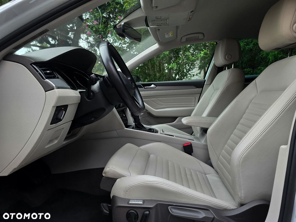 Volkswagen Passat Variant 2.0 TDI EVO Elegance DSG - 16