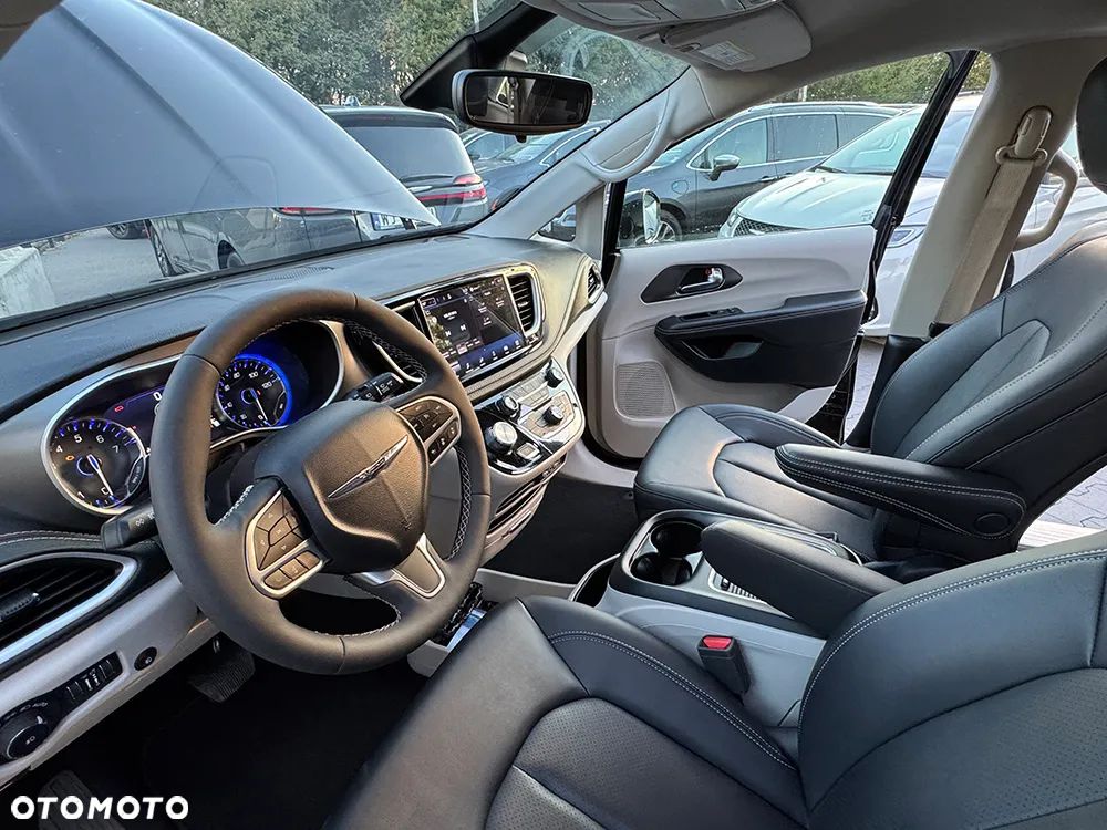 Chrysler Pacifica - 24