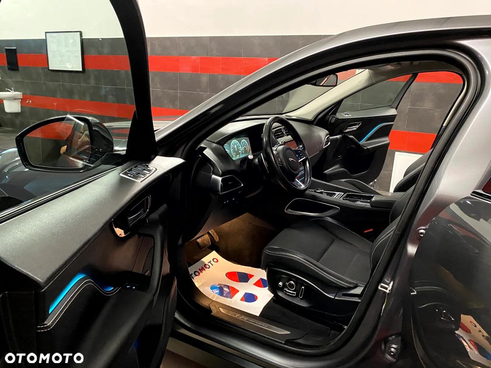 Jaguar F-Pace 20d R-Sport - 18
