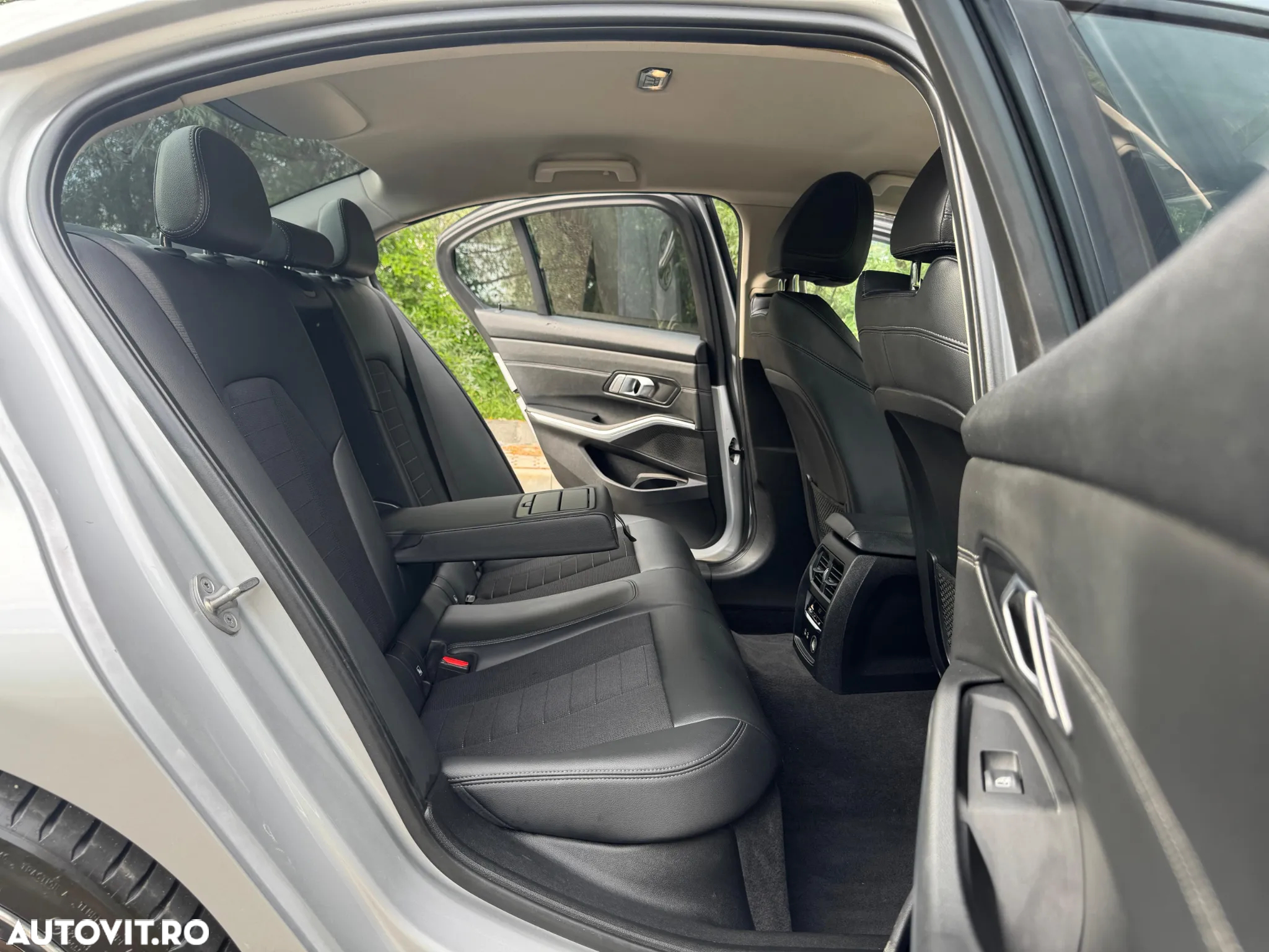 BMW Seria 3 320i Aut. Sport Line - 30
