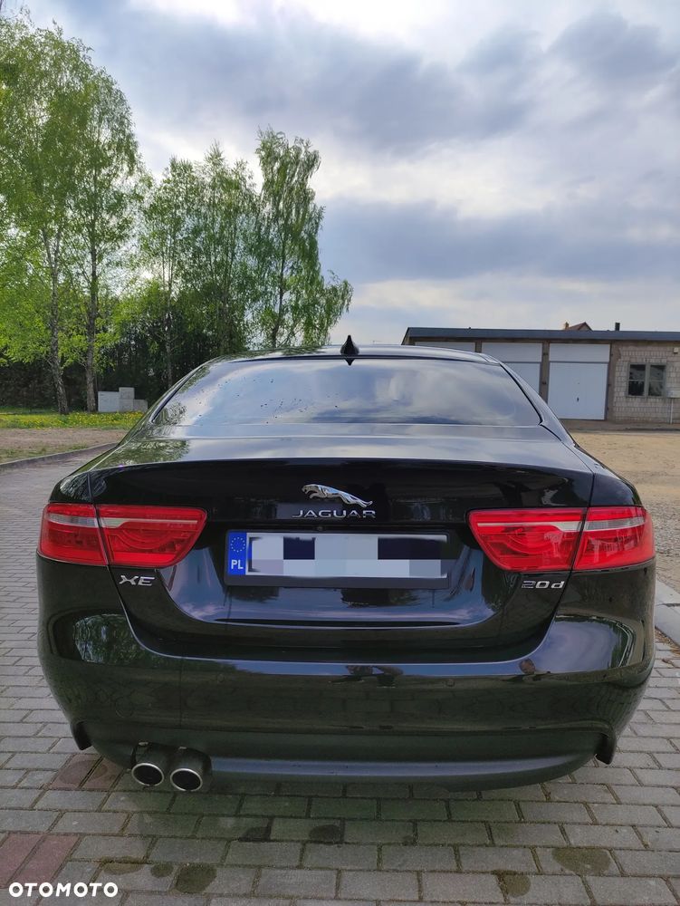Jaguar XE 2.0 D Prestige - 7