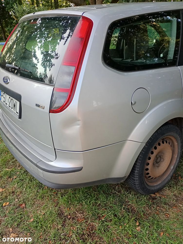 Ford Focus 1.6 TDCi Ambiente DPF - 12