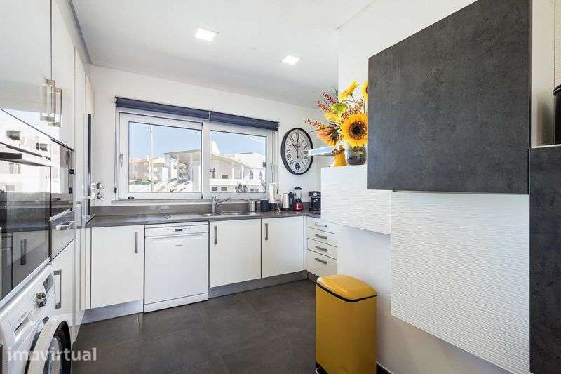 Apartamento T2 duplex em condomínio com piscina - Portimão - Grande imagem: 3/12