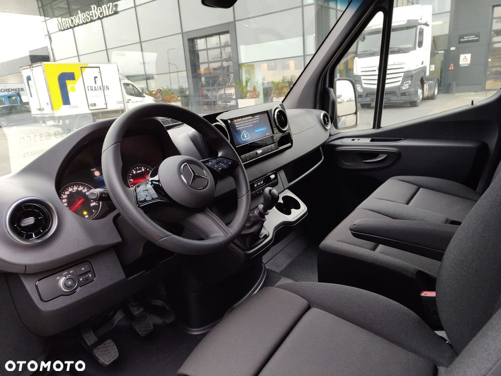 Mercedes-Benz Sprinter - 14