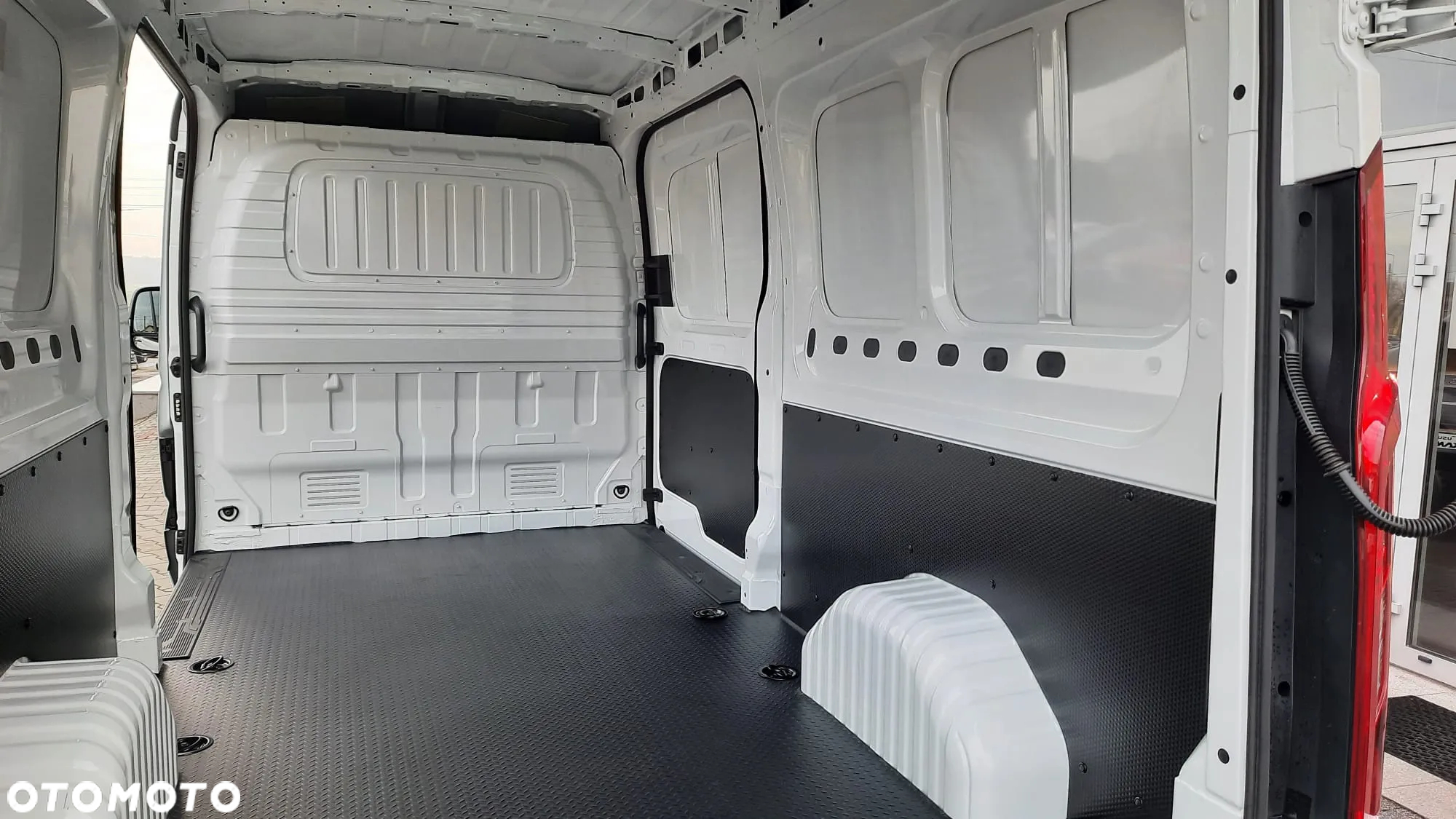 Maxus DELIVER 9 - 22