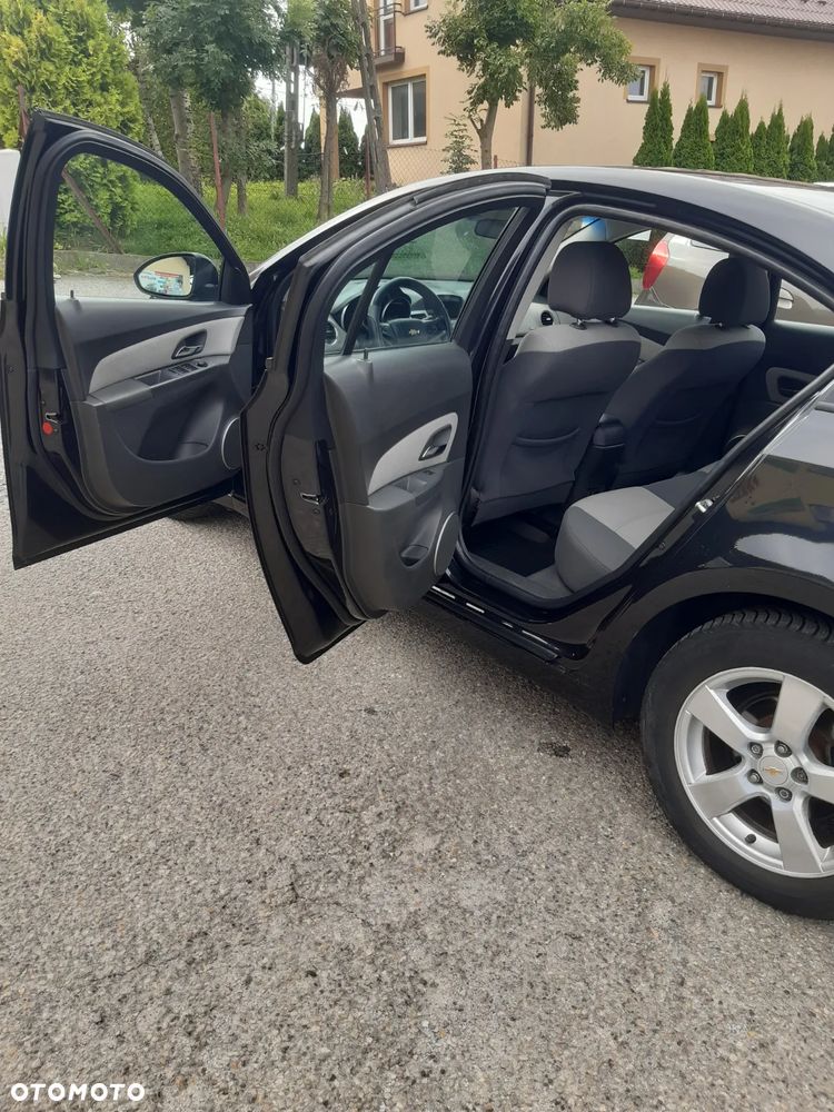 Chevrolet Cruze 1.6 Base - 13